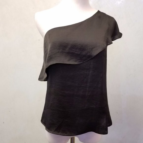 love, Fire Tops - NWT Love,Fire black silky off the shoulder tank top women's size Medium (42)